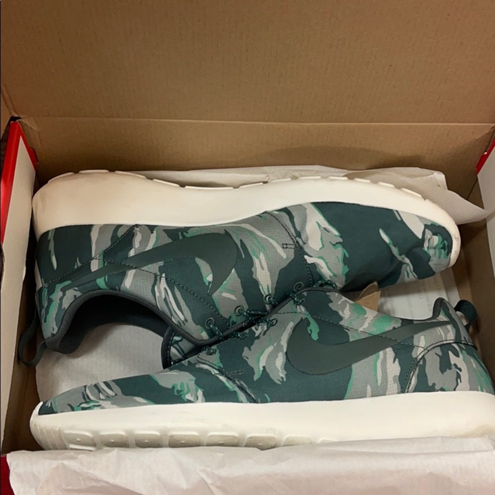 Size 11 Nike RosheRun GPX